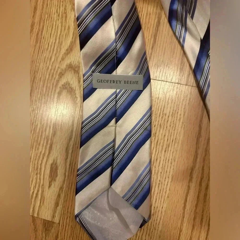 Geoffrey Beene‎ Blue And White Stripped Tie